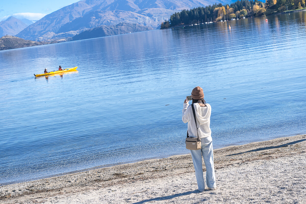 瓦納卡小鎮湖畔風景