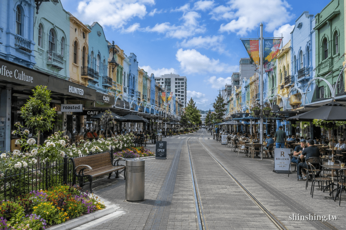 基督城 New Regent Street 新攝政街,色彩繽紛的西班牙哥德式建築街道與咖啡廳商店