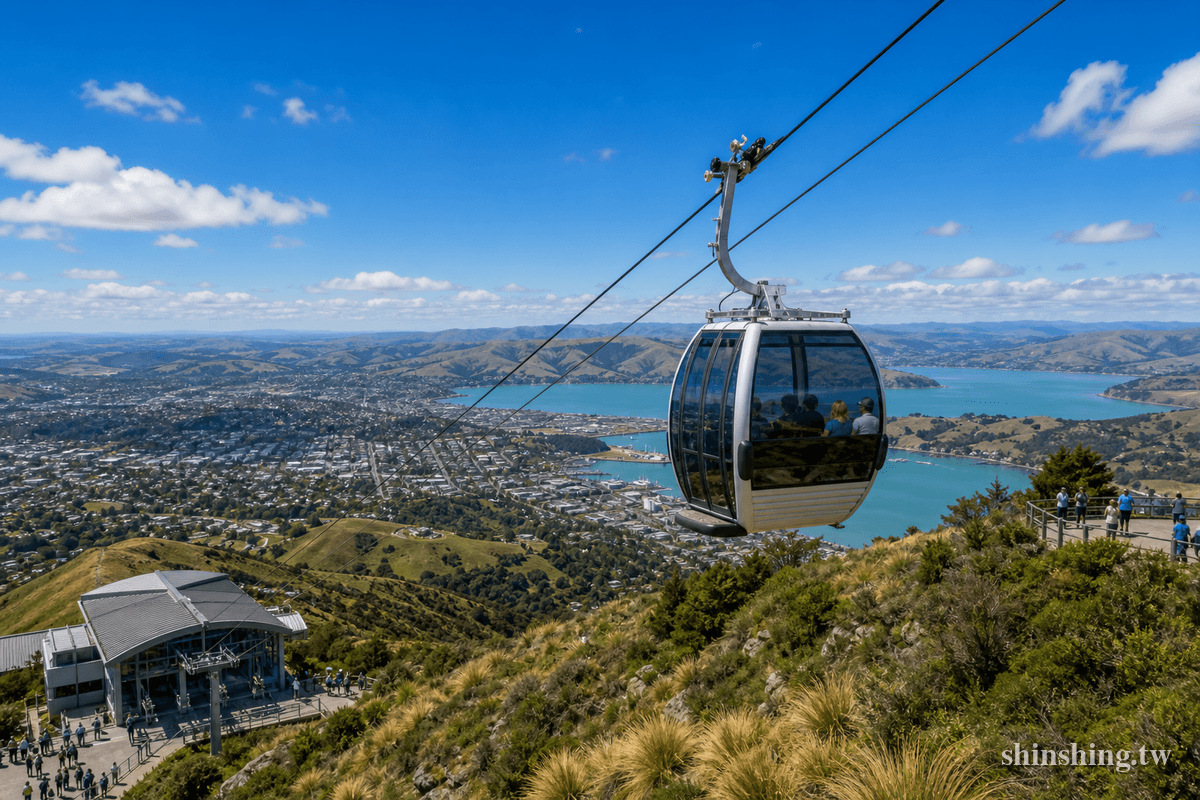 基督城 Port Hills Gondola 纜車山頂俯瞰,里特爾頓港灣與坎特伯里平原全景