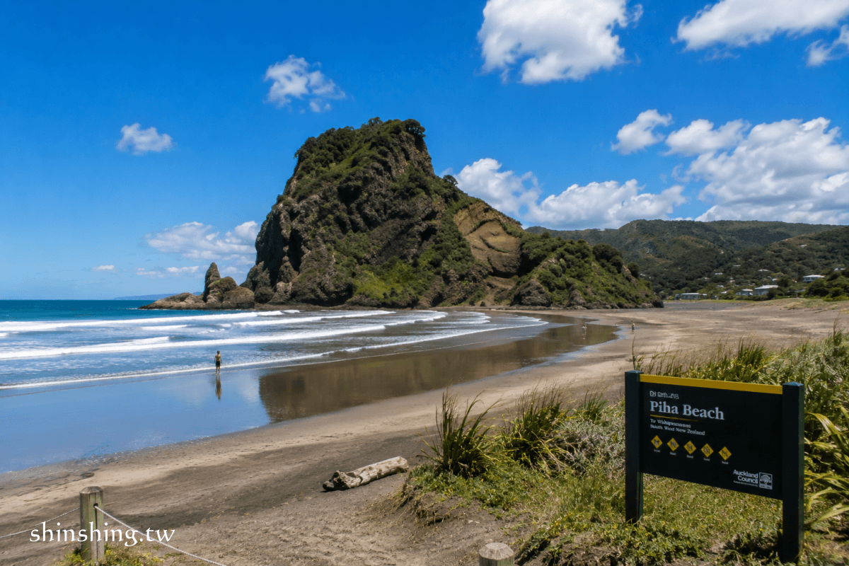 奧克蘭西海岸 Piha 黑沙灘與 Lion Rock