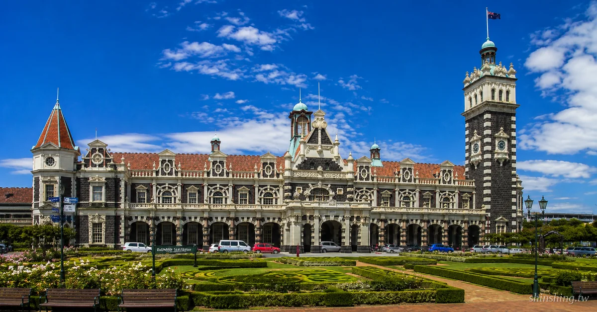 但尼丁 Dunedin 火車站全景，佛蘭芒文藝復興風格建築，紐西蘭最具代表性的歷史建築