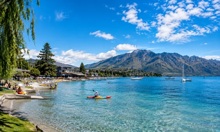 紐西蘭 皇后鎮 Marine Parade 海灘 獨木舟 Remarkables