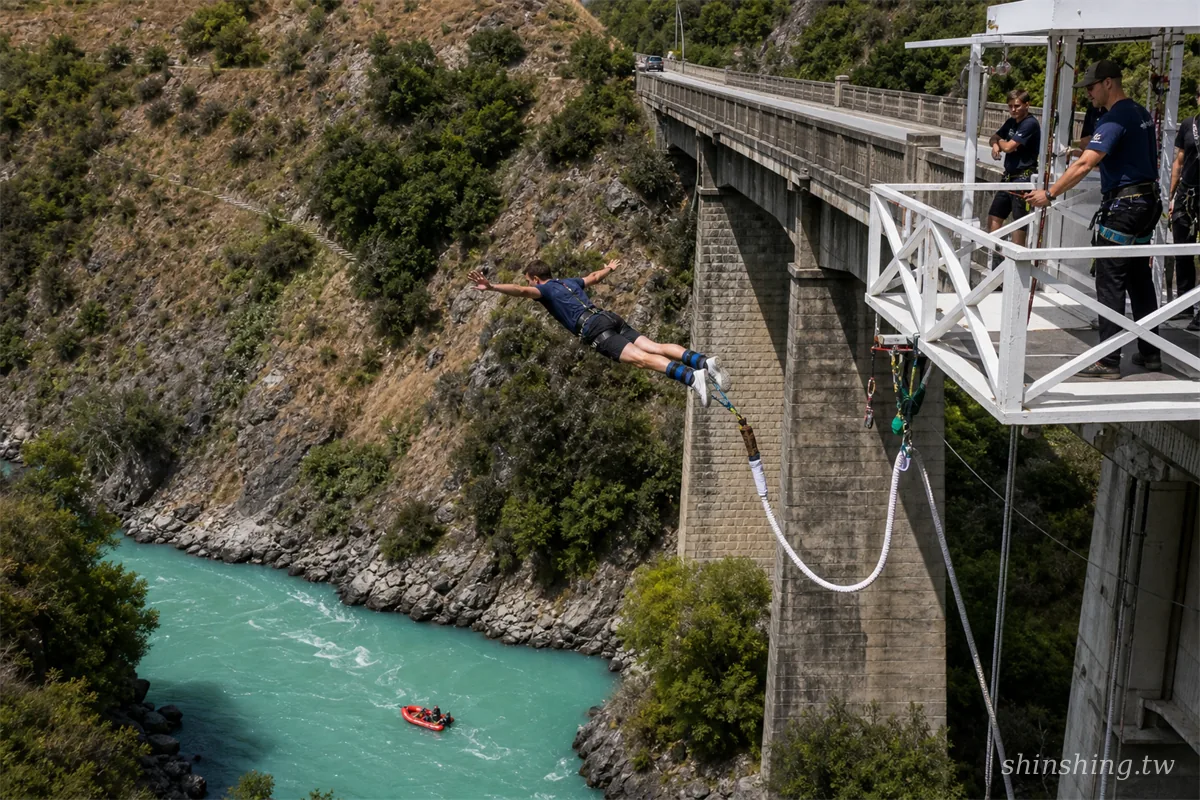 漢默溫泉 Waiau 渡輪橋 35 公尺高空彈跳