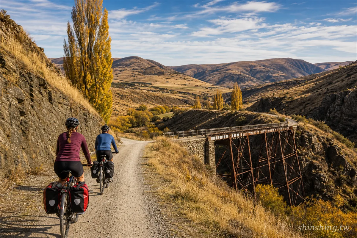 紐西蘭 Otago Rail Trail 騎腳踏車，秋季廢棄石橋與金黃草原風景