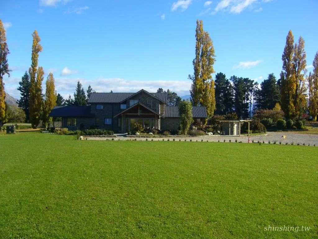Golfcourse Road Chalets 外觀