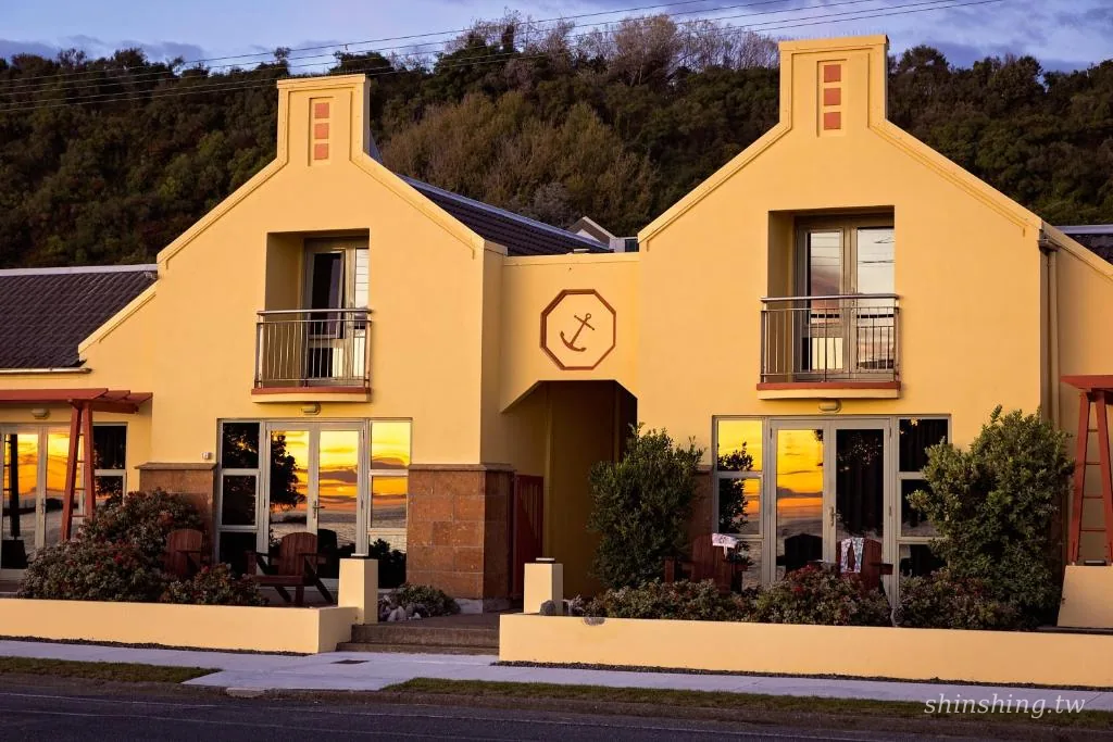 The Anchor Inn Beachfront Motel 外觀